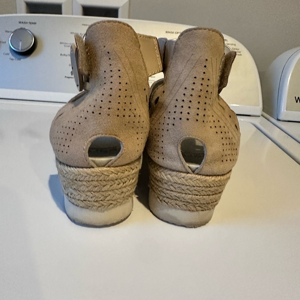 Earth Modena Yarrow Espadrille Sandals, size 9.5 - Picture 4 of 7
